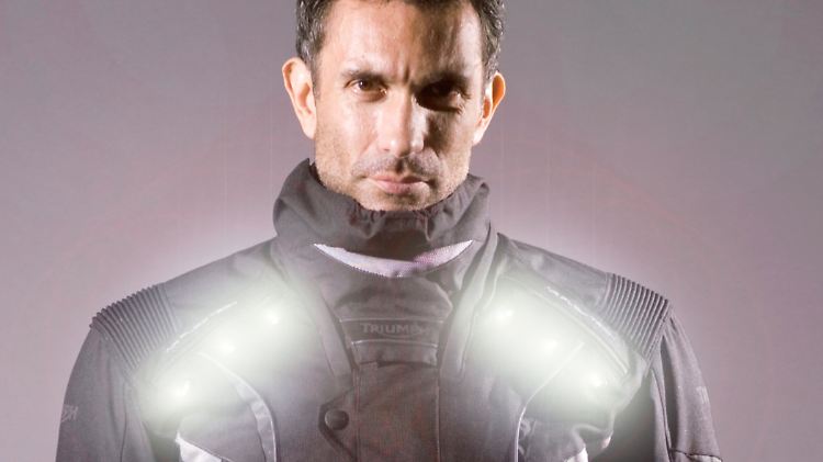 Die LED-Jacke soll vor allem bei nacht die Sicherheit erhöhen.