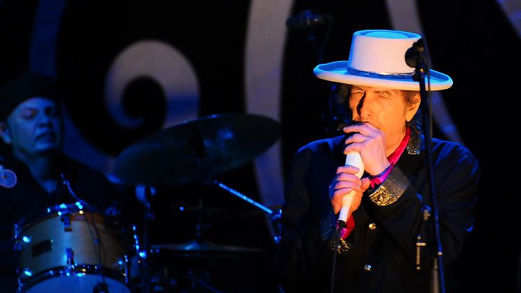 Bob Dylan reist immer noch gerne um die Welt. Das Foto zeigt ihn während einer Veranstaltung in der vietnamesischen Ho-Chi-Minh-Stadt.