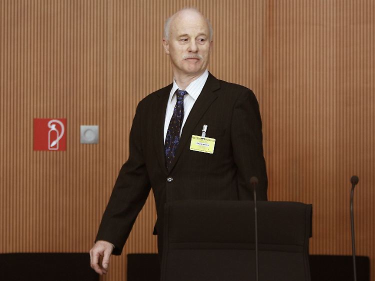 BaFin-Präsident Sanio tritt in Berlin als Zeuge vor dem Untersuchungsausschuss zur angeschlagenen Hypo Real Estate (HRE) auf.