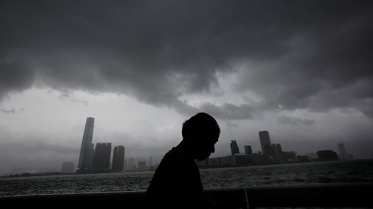 Sturmwolken über Hongkong.