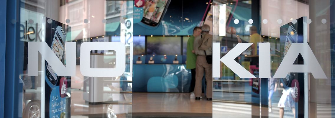 Schmerzhaft, aber notwendig: Nokia-Chef Stephen Elop muss die Einschnitte verteidigen.
