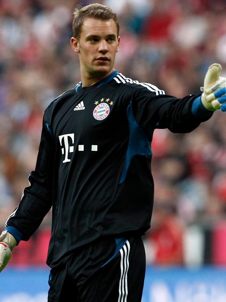 Mag es regnen, mag es schneien, er steht nie im Tor allein: Manuel Neuer, FC Bayern München.