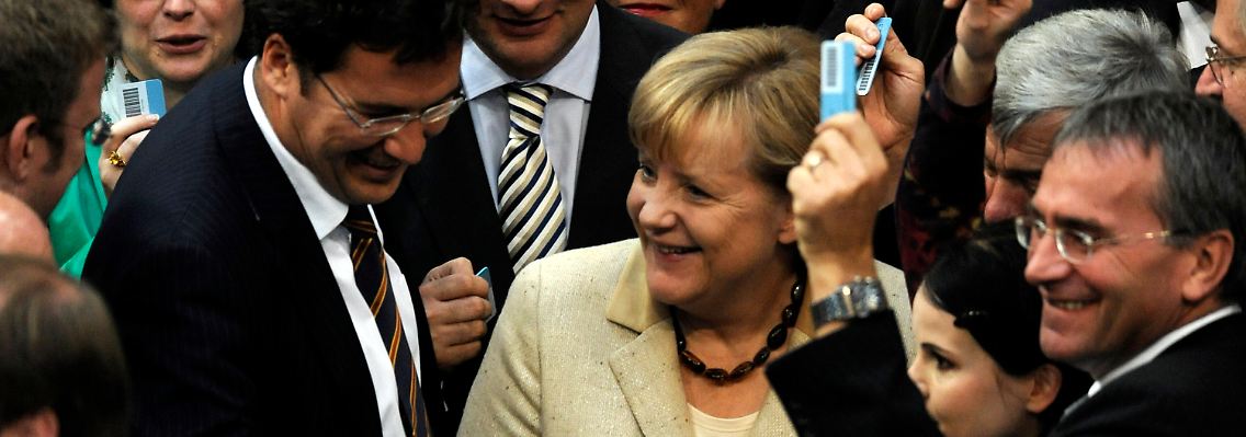 85 Parlamentarier stimmten mit Nein, 3 enthielten sich. Der Kanzlermehrheit tat dies keinen Abbruch.