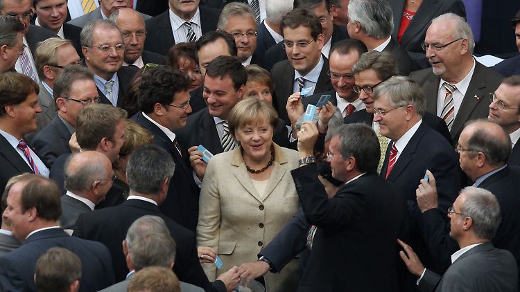 Geschafft: Die Mehrheit war schnell klar im Bundestag, schließlich auch die für Merkel so wichtige Kanzlermehrheit.