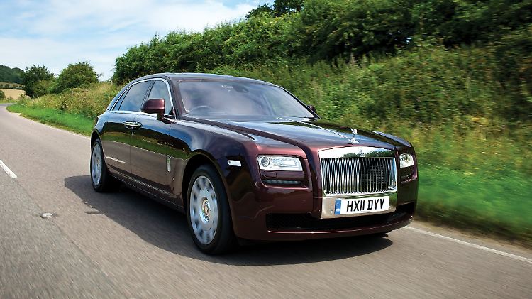 Für 295.120 Euro gibt's den Rolls-Royce mit verlängertem Radstand.