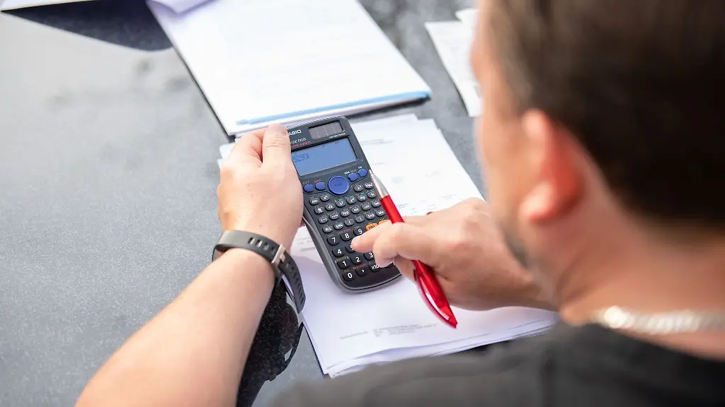 Wer-merkt-dass-er-seine-Verbindlichkeiten-nicht-mehr-bedienen-kann-sollte-sich-Hilfe-holen