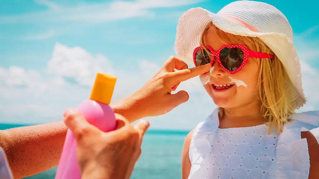 Babys-und-Kinder-brauchen-besonderen-Sonnenschutz