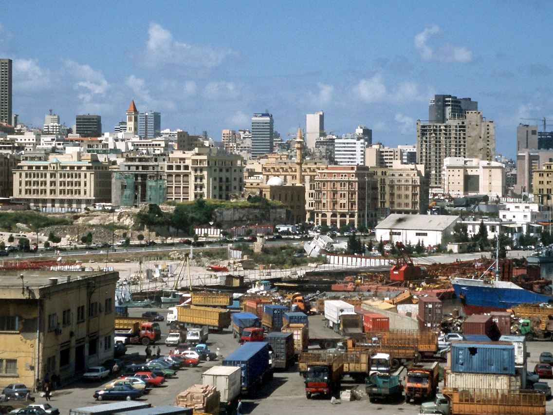 Der schöne Schein zählt im Libanon oft mehr als alles andere. Seit dem Ende des Bürgerkriegs 1990 soll Beirut seine Stellung als "Paris des Ostens", als Drehscheibe für Handel und Dienstleistungen, als Luxus-Ferienziel und Shopping-Eldorado wieder zurückerobern.