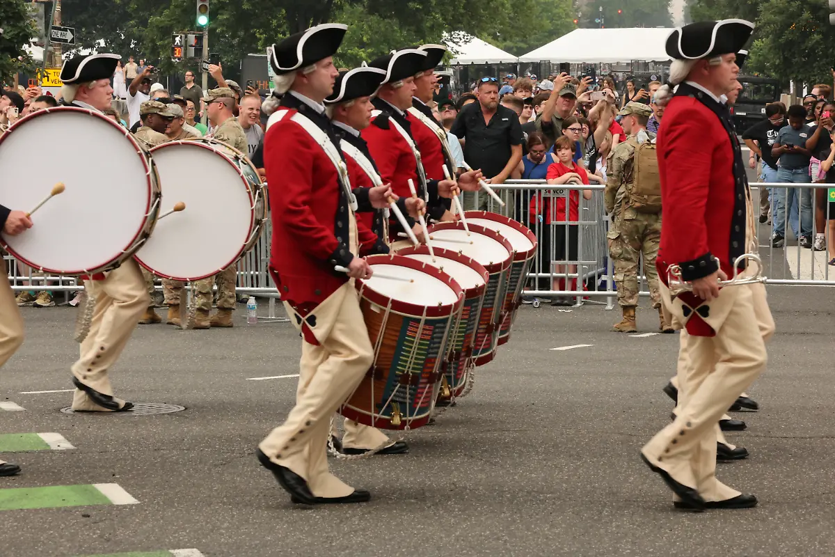 2025-06-14T221608Z-1888403949-RC2M2FACI0CU-RTRMADP-3-USA-TRUMP-PARADE