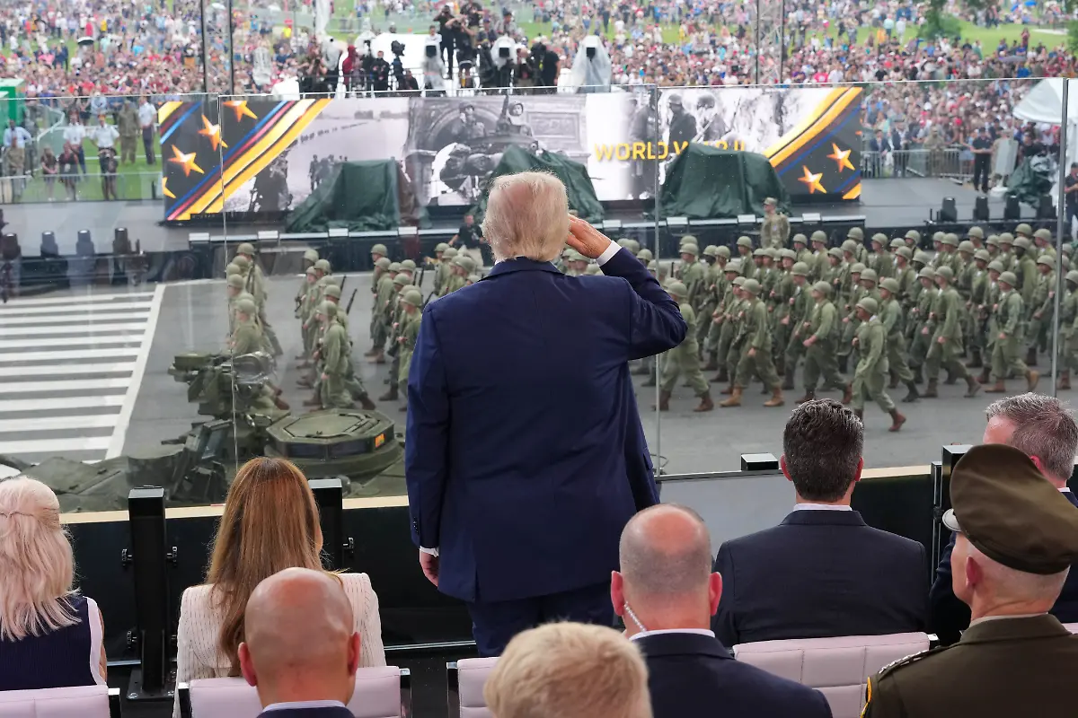 2025-06-14T232852Z-1144906298-RC2M2FAQ2FHU-RTRMADP-3-USA-TRUMP-PARADE
