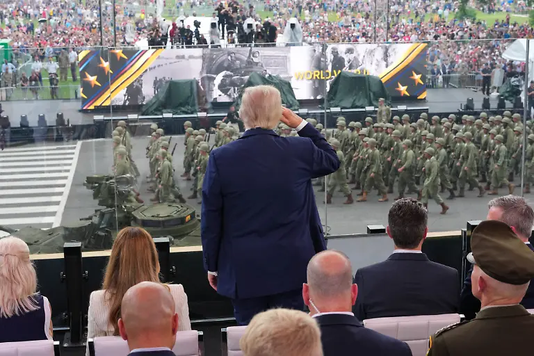 2025-06-14T232852Z-1144906298-RC2M2FAQ2FHU-RTRMADP-3-USA-TRUMP-PARADE