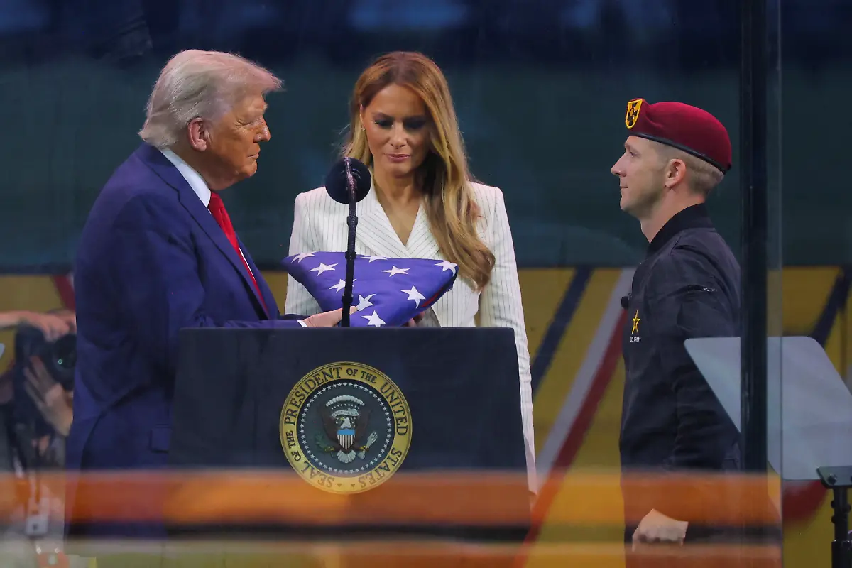 2025-06-15T003545Z-2127426484-RC2O2FA3BI21-RTRMADP-3-USA-TRUMP-PARADE