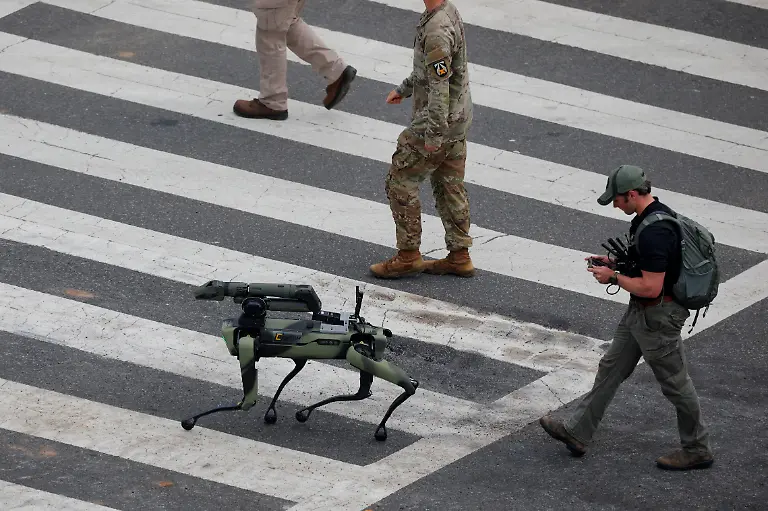 2025-06-15T003109Z-1343143717-RC2N2FAIEACE-RTRMADP-3-USA-TRUMP-PARADE