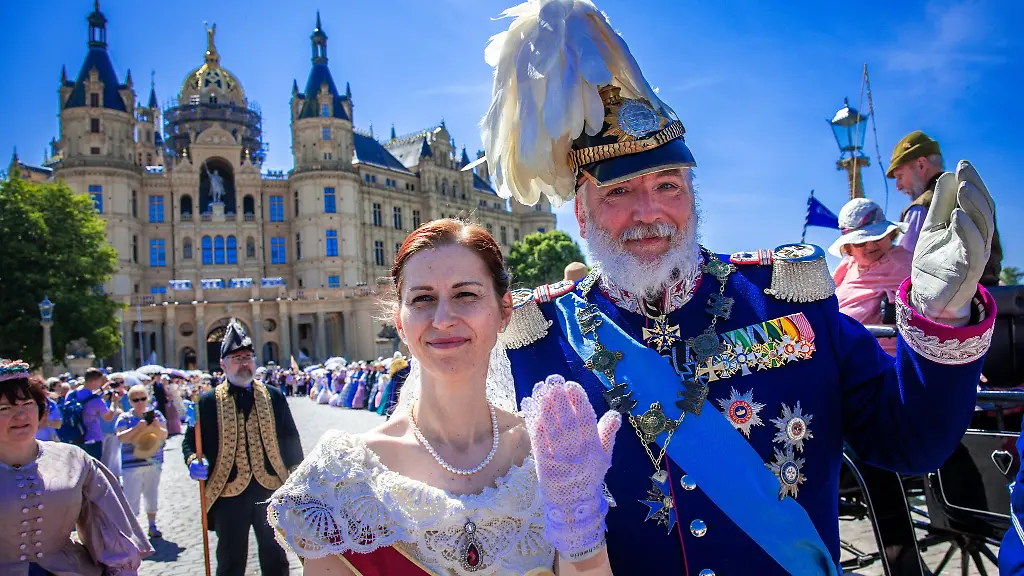 Wenn-historisches-Schlossfest-ist-sorgen-140-Laienschauspieler-dafuer-dass-die-Geschichte-des-Schlosses-wieder-lebendig-wird