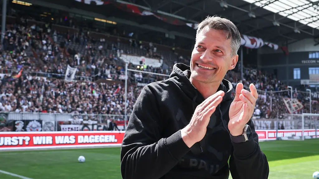 Trainer-Alexander-Blessin-freut-sich-auf-St-Pauli-Zugang-Ricky-Jade-Jones