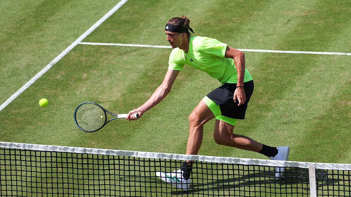 Klarer Sieg nach Holper-Start: Alexander Zverev dringt in Stuttgart in ...