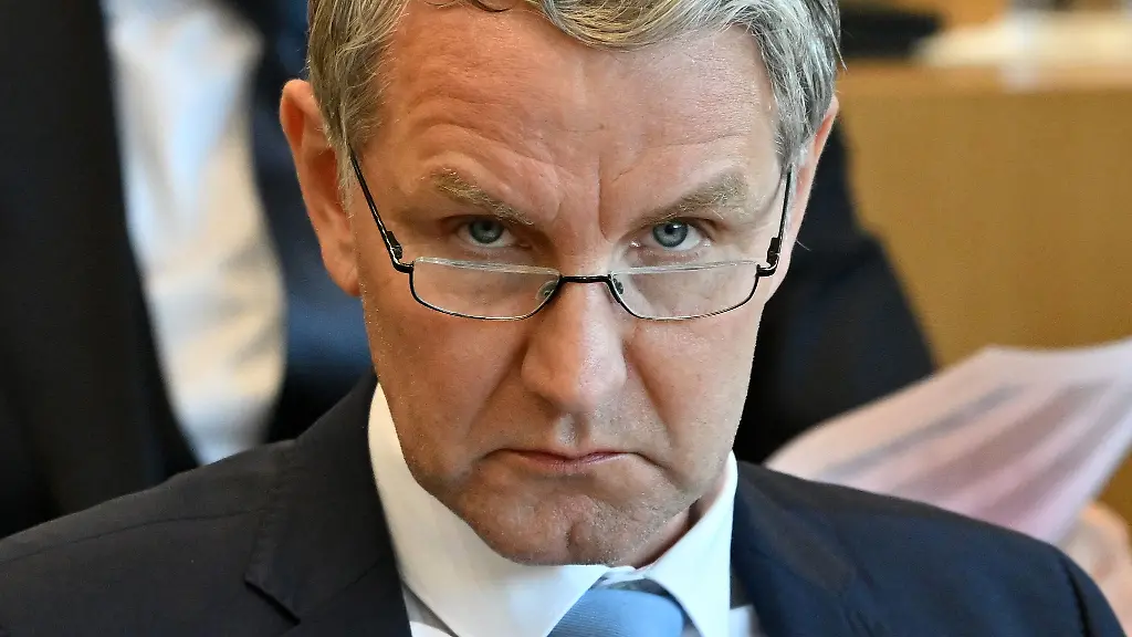 AfD-Fraktionschef-Bjoern-Hoecke-sieht-die-Rechte-seiner-Fraktion-beschnitten