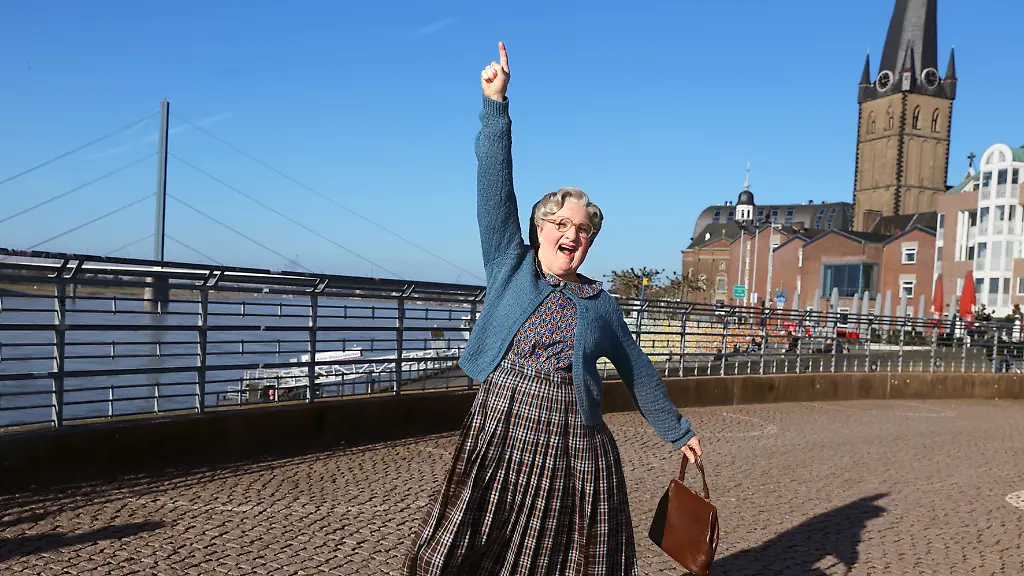 mrs-doubtfire-musical-foto-01-euphegenia-doubtfire-in-duesseldorf-credit-ingo-lammert