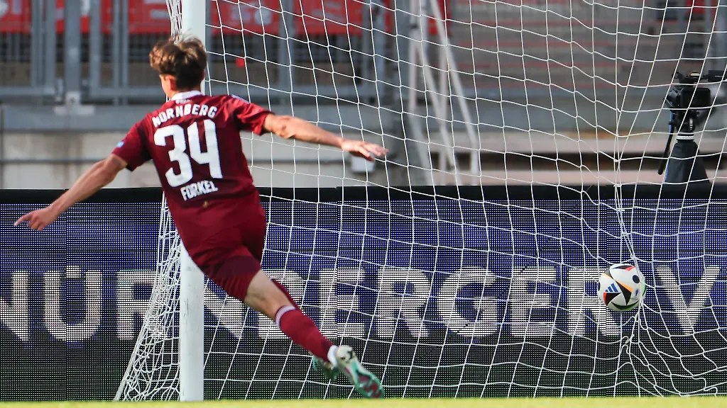 Dustin-Forkel-wird-vom-1-FC-Nuernberg-fuer-ein-Jahr-nach-Regensburg-verliehen