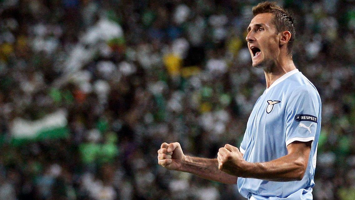 Da gibt es noch Grund zum Jubel: Miroslav Klose hat soeben in Lissabon den Ausgleich für Lazio Rom erzielt.