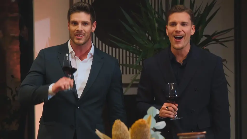 Die-beiden-Bachelors-koennen-den-Beginn-ihrer-abenteuerlichen-Liebesreise-kaum-erwarten