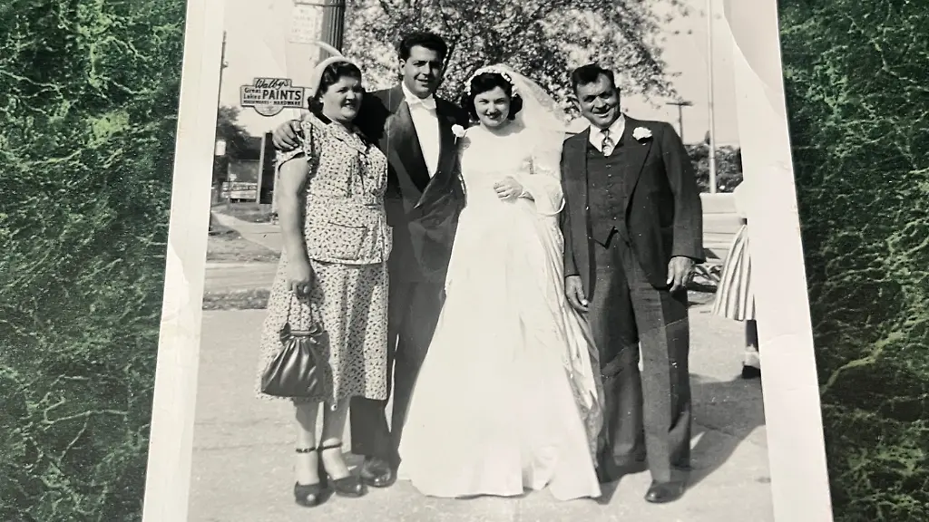 epi-227894052-FACEBOOK-Hochzeitsfoto-in-Buec