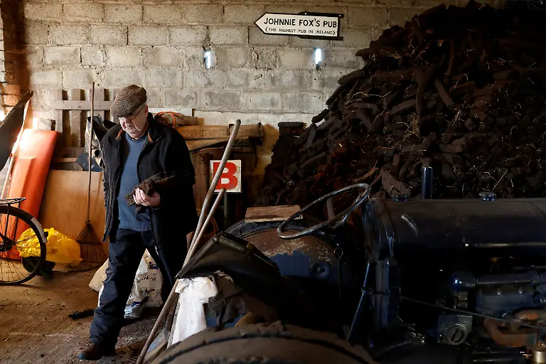 2025-06-07T113443Z-318973939-RC201Y9FWDXO-RTRMADP-3-IRELAND-ENERGY-PEATLANDS