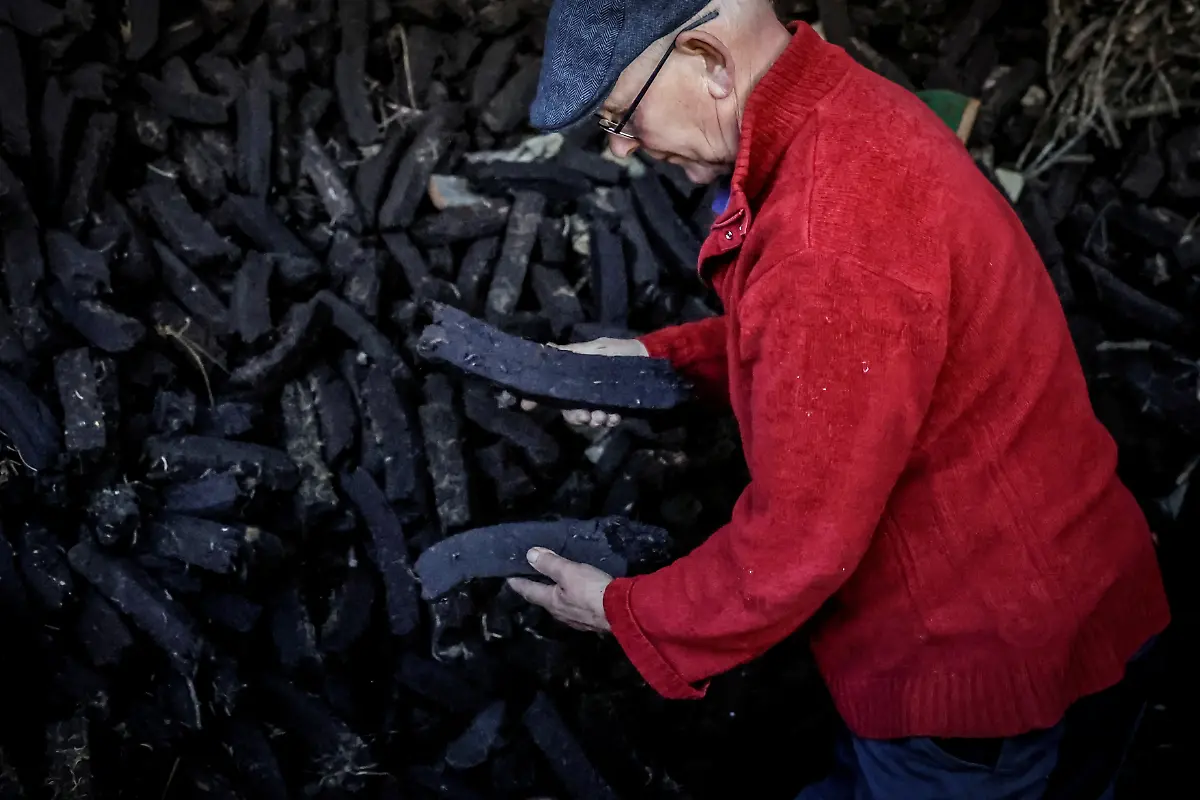 2025-06-07T113527Z-1133637177-RC22PDAP5ERK-RTRMADP-3-IRELAND-ENERGY-PEATLANDS