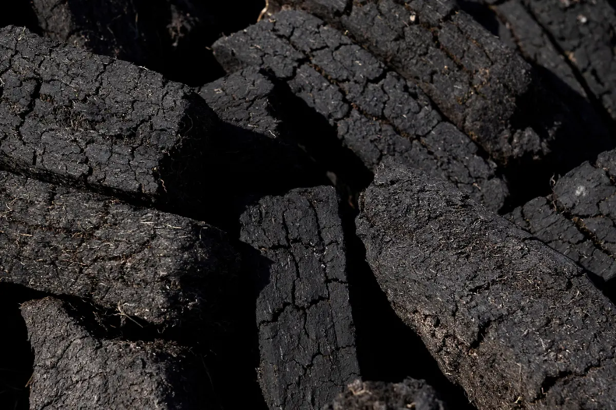 2025-06-07T113507Z-355199785-RC2RB7AEQKPH-RTRMADP-3-IRELAND-ENERGY-PEATLANDS