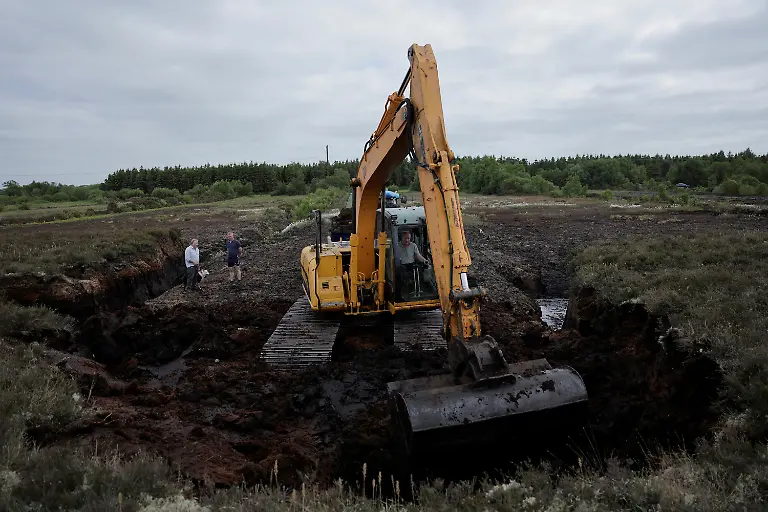 2025-06-07T113507Z-1753140381-RC2451AO7QVN-RTRMADP-3-IRELAND-ENERGY-PEATLANDS