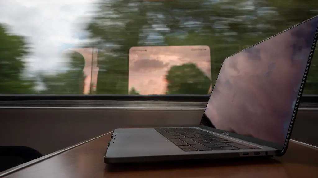 Meetings-in-der-Oeffentlichkeit-koennen-zum-Problem-werden-denn-hier-koennten-sensible-Daten-preisgegeben-werden