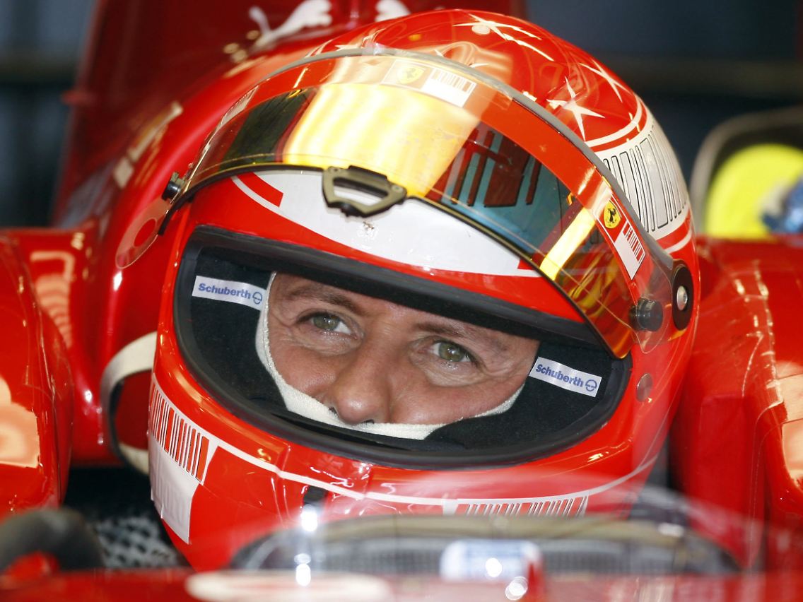 Helm auf zum Test: Michael Schumacher.
