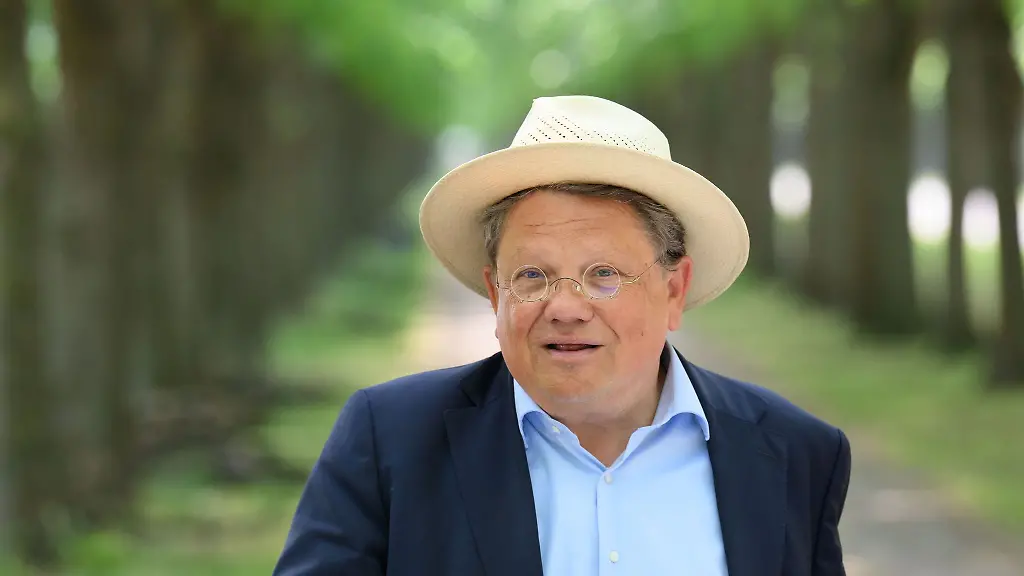 Niedersachsens-Gesundheitsminister-Philippi-SPD-spricht-sich-fuer-neue-Praeventionsmassnahmen-im-Kampf-gegen-uebermaessigen-Nikotinkonsum-aus