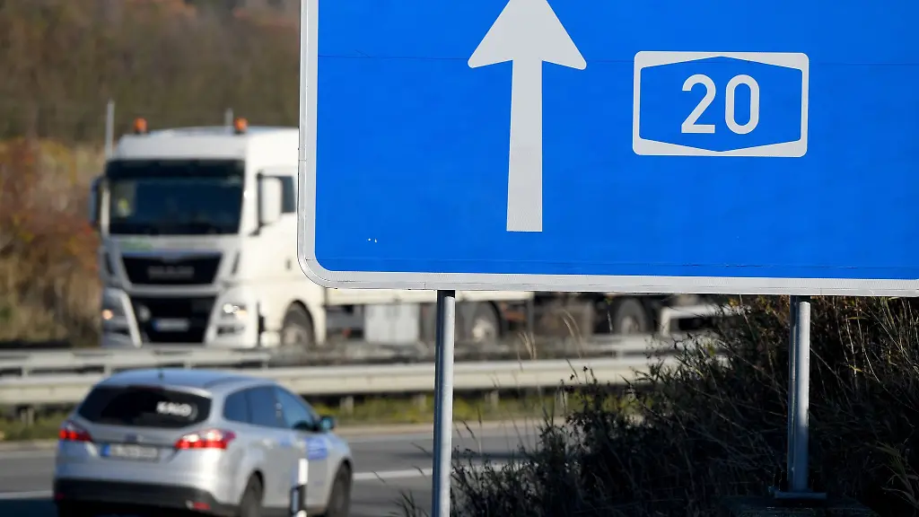 Die-A20-war-in-Fahrtrichtung-Luebeck-fuer-etwa-1-5-Stunden-voll-gesperrt