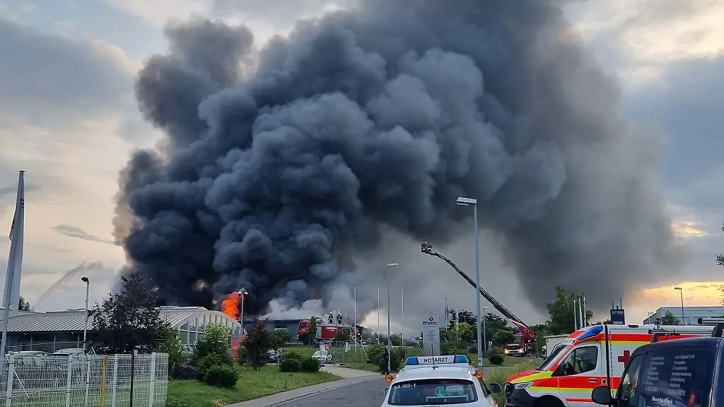 Ueber-Kottenheim-stand-eine-grosse-Rauchwolke