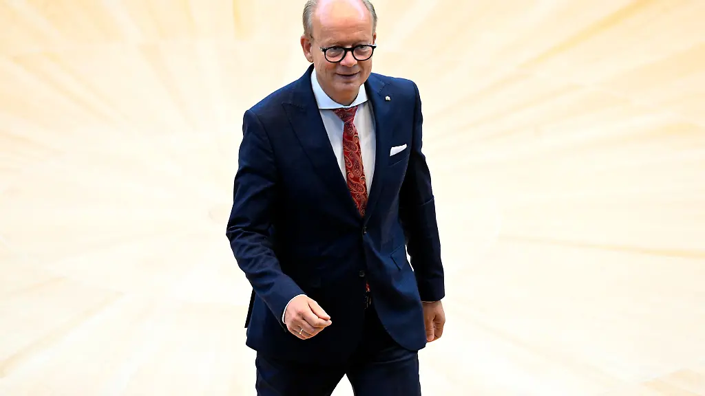 NRW-Landtagspraesident-Kuper-hat-sich-fuer-eine-Reform-der-Landesverfassung-ausgesprochen