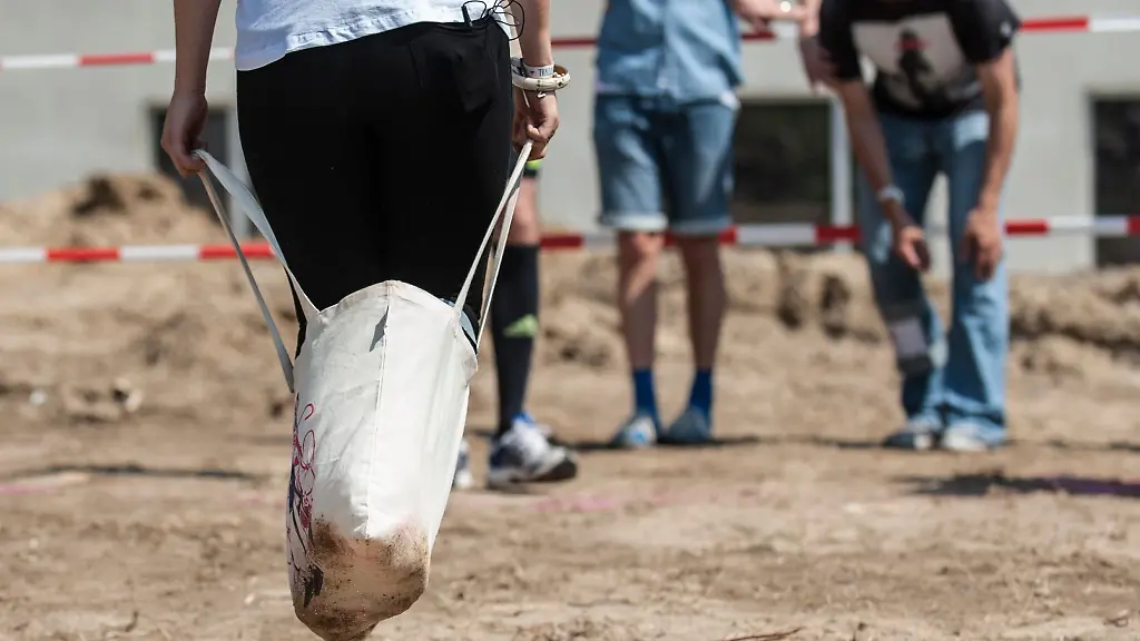 Vier-Menschen-mussten-nach-einem-offenbar-entgleisten-Firmenevent-ins-Krankenhaus-gebracht-werden