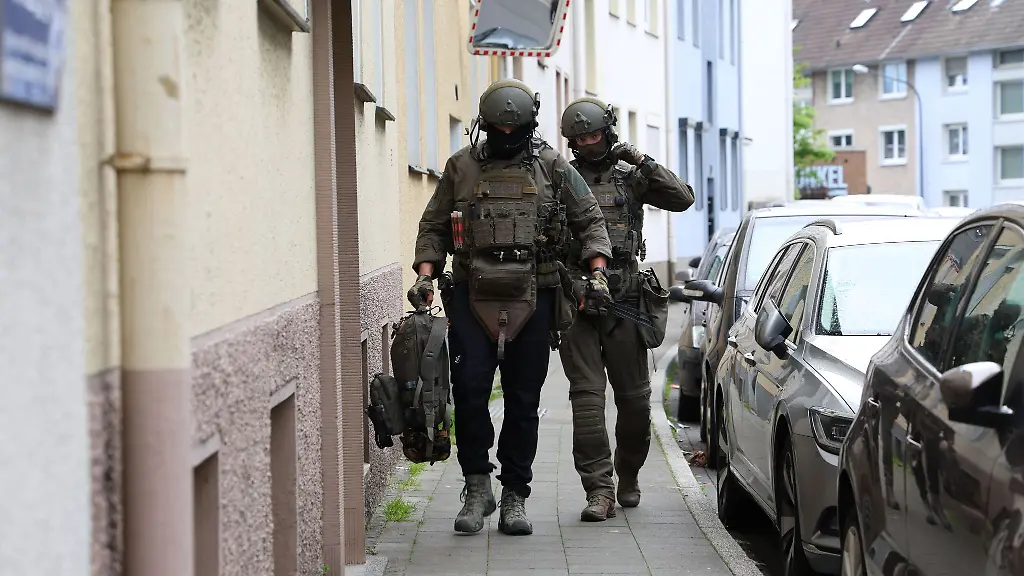 In-Remscheid-waren-auch-SEK-Kraefte-im-Einsatz