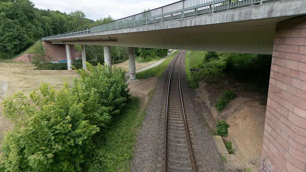 Die-B45-Talbruecke-bei-Bad-Koenig-soll-nicht-mehr-lange-stehen