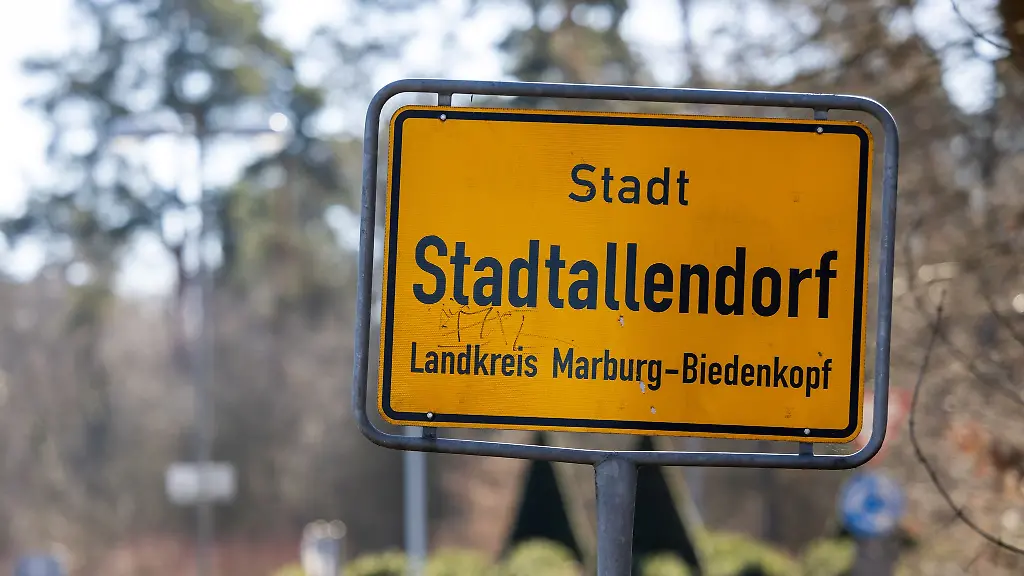 In-Stadtallendorf-ist-in-einer-Muelltonne-ein-Welpe-gefunden-worden