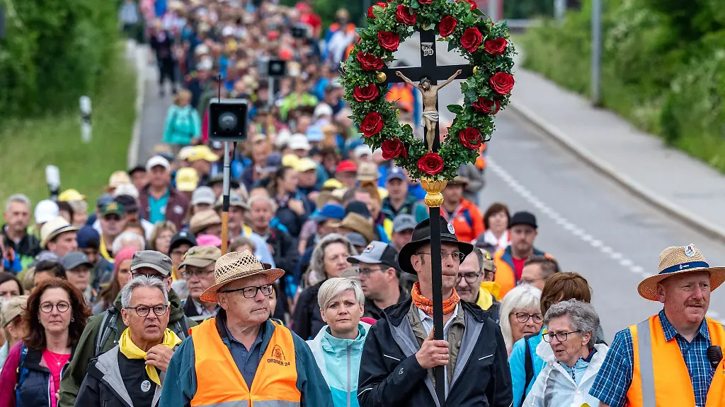 Zahlreiche-Pilger-starteten-zur-groessten-Fusswallfahrt-Deutschlands