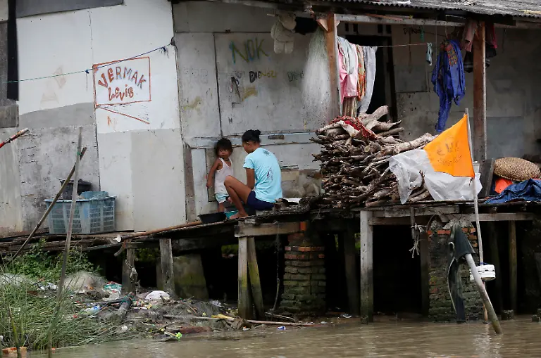 2018-03-02T003534Z-1382430877-RC1C67D3CBA0-RTRMADP-3-INDONESIA-RIVER