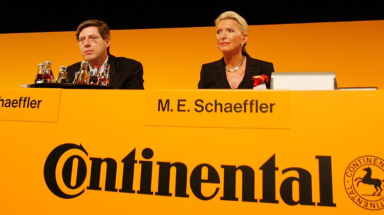 Der Machtkampf spitzt sich zu: Im April wagte sich Marie-Elisabeth Schaeffler mit ihrem Sohn Georg (links) zur Hauptversammlung bei Conti bis in die Höhle des Löwen.