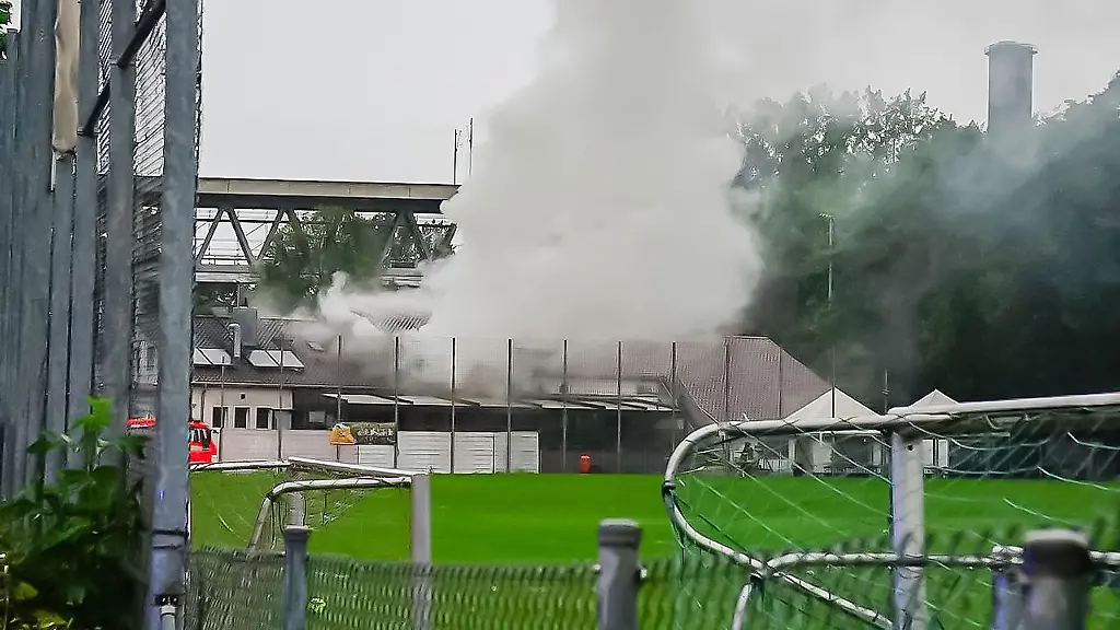 Der-Brand-konnte-laut-Feuerwehr-binnen-30-Minuten-geloescht-werden