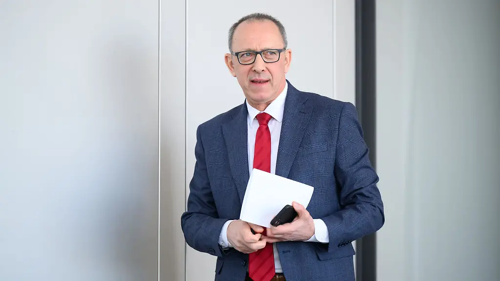 Joerg-Urban-Vorsitzender-der-AfD-in-Sachsen-fordert-die-CDU-zu-Gespraechen-zum-Haushalt-auf