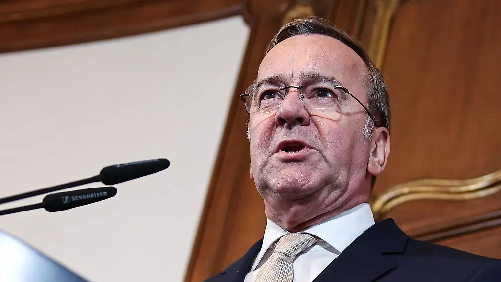 Am-ersten-Veteranentag-wird-Verteidigungsminister-Boris-Pistorius-in-Hamburg-an-einem-Befoerderungsappell-teilnehmen