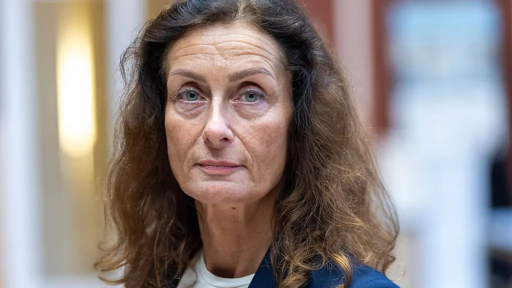 Landesrechnungshof-Praesidentin-Martina-Johannsen-kritisiert-einen-deutlichen-Personalzuwuchs-in-Staatskanzlei-und-Ministerien