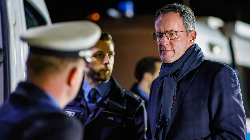 Innenminister-Michael-Ebling-warnt-vor-den-Gefahren-des-Rechtsextremismus-und-Islamismus