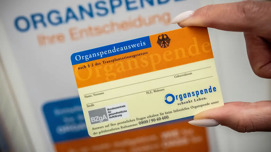 Mit-einem-Organspendeausweis-kann-jeder-helfen-nach-seinem-Tod-das-Leben-anderer-Menschen-zu-retten