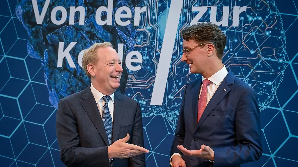 Das-US-Softwareunternehmen-Microsoft-will-Lehrkraefte-Auszubildende-und-Finanzverwaltungsbeschaeftigte-in-Nordrhein-Westfalen-im-Umgang-mit-Kuenstlicher-Intelligenz-schulen